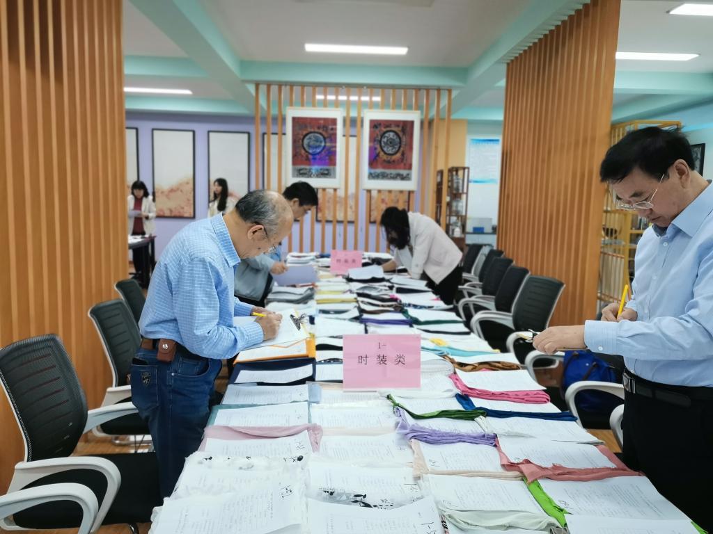 【職業教育活動周】“金楠杯”2023年全國長絲織物新產品設計大賽專家評審會順利召開